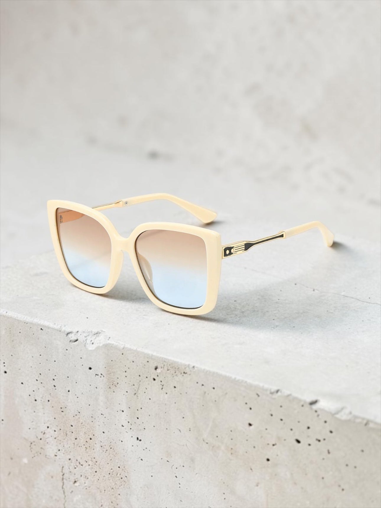 Sunglasses 53